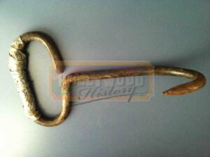 Wrong Turn (2003)<br><br>Hook Weapon